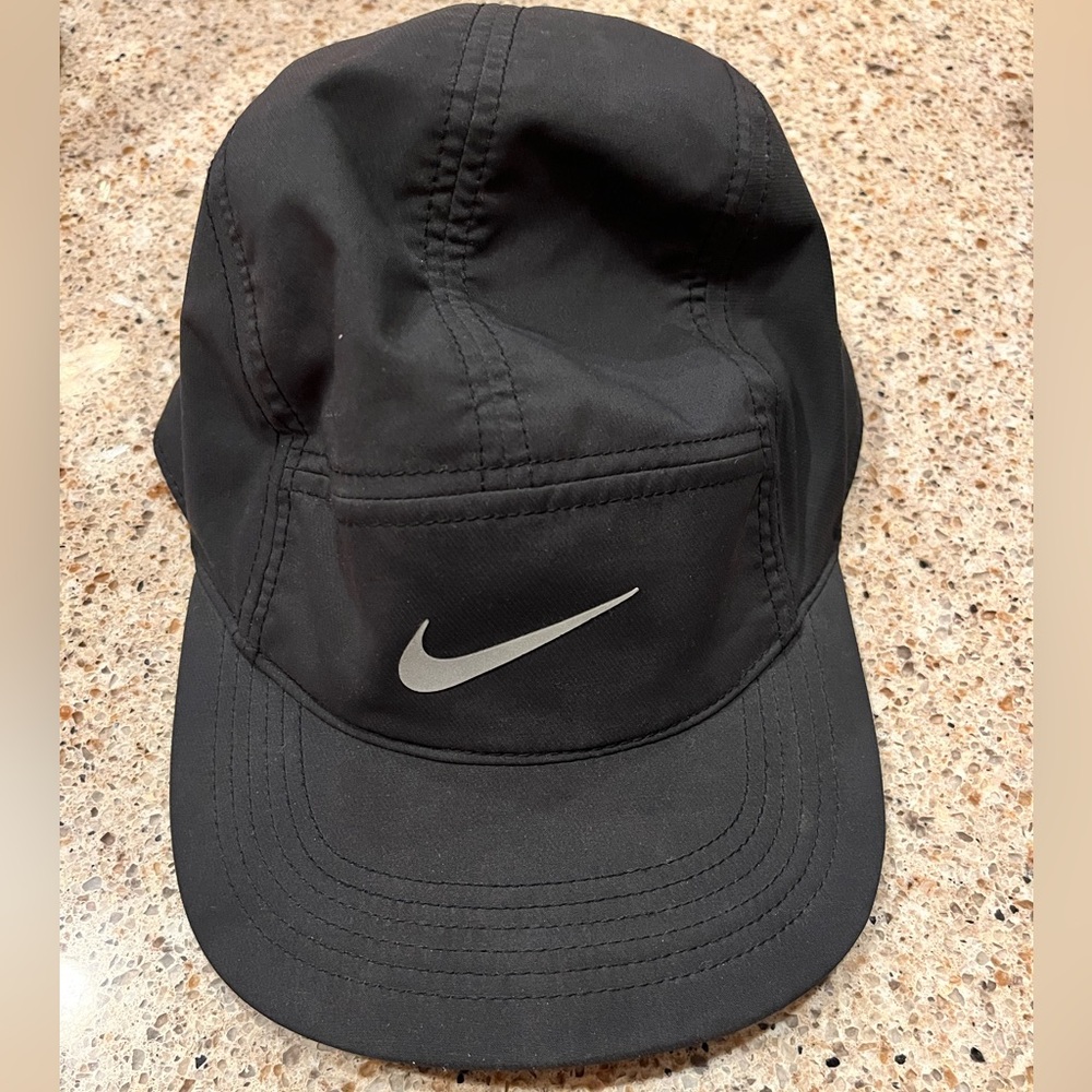 Nike lighweight flexible hat- excellent used condition